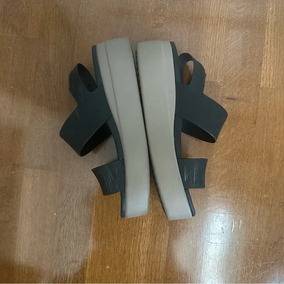 Crocs Black Platform Sandals - Picture 8 of 9